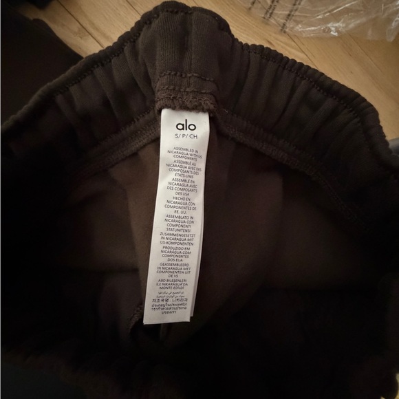 Alo Yoga Accolade Jogger Sweatpant | Espresso | Size S | NWT unisex - Picture 9 of 11